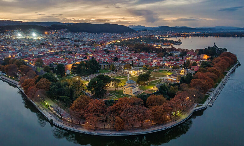 EFSANELERLE DOLU YUNANİSTAN